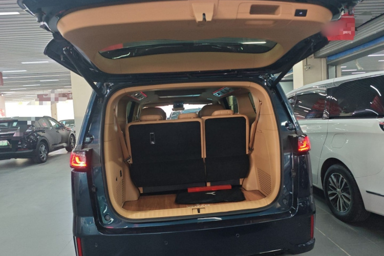 岚图汽车 岚图梦想家 2025款 PHEV 四驱尊贵鲲鹏版机舱底盘23