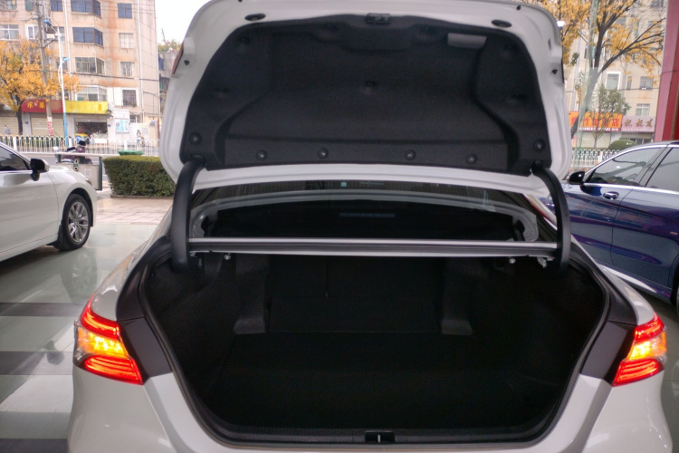 丰田 凯美瑞 2021款 2.0G 豪华版机舱底盘23