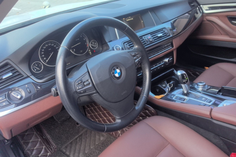 宝马5系(进口) 2015款 520i 典雅型局部细节13