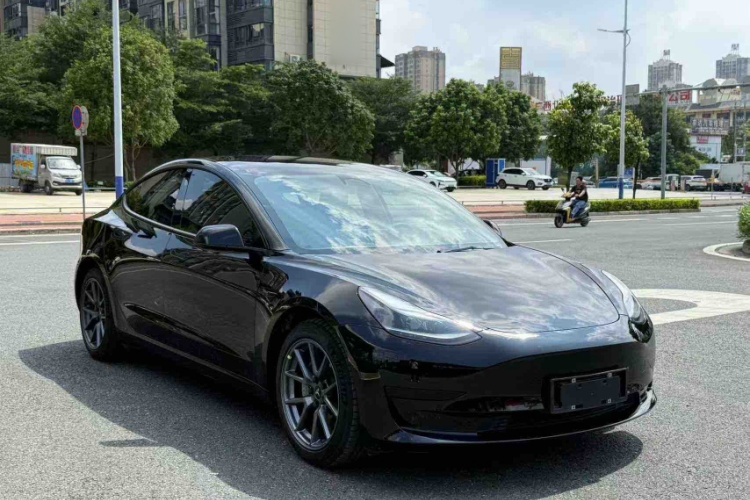 特斯拉 Model 3 2021款 标准续航后驱升级版车身外观6006