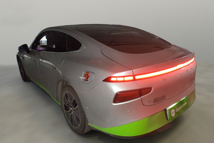 小鹏P7 2024款 P7i 550 Pro车身外观5