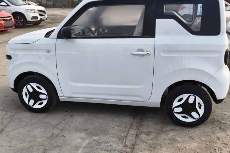 吉利银河 熊猫 2025款 210km 元气熊车身外观4