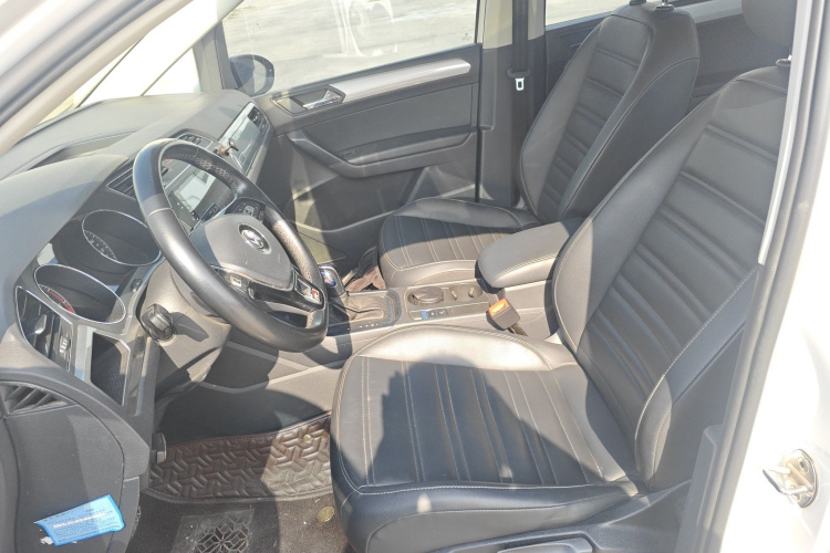 大众 2018款 途安L 280TSI DSG风尚版 7座 国V中控内饰19