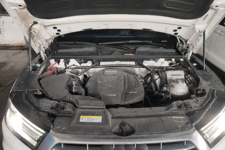 奥迪Q5L 2018款 40 TFSI 荣享进取型 国V机舱底盘24