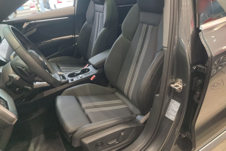奥迪A3 2024款 A3L Limousine 35 TFSI 时尚运动型中控内饰19