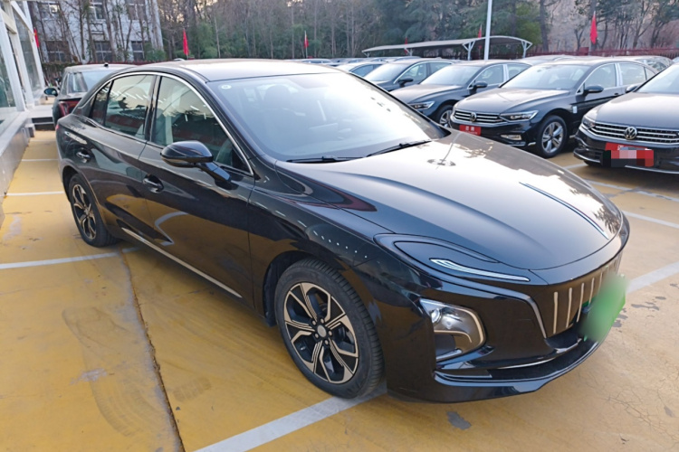 红旗E-QM5 2023款 改款 基础出行版车身外观3