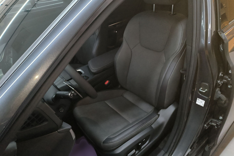 雷克萨斯RZ 2023款 450e 四驱纵享版中控内饰19