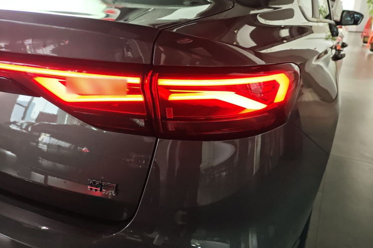 吉利汽车 帝豪 2026款 第4代 400万纪念款 1.5L CVT超越型车身外观6006