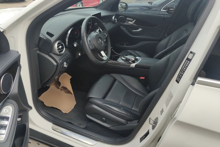 奔驰GLC 2016款 GLC 260 4MATIC 动感型中控内饰19