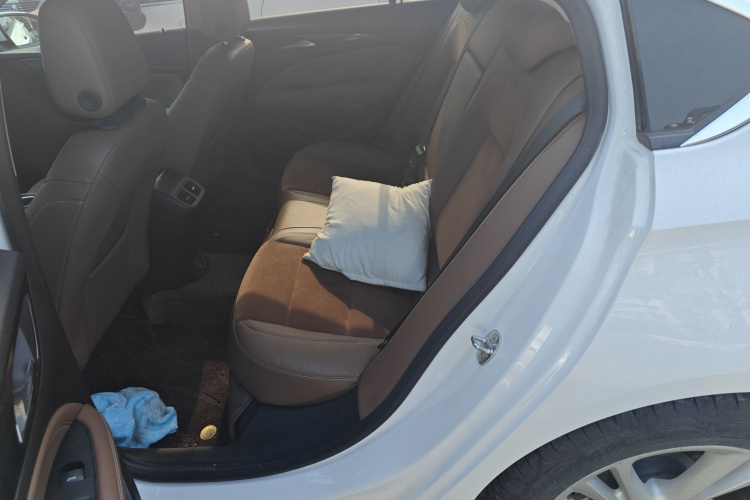 别克 君威 2022款 552T 智享型中控内饰21