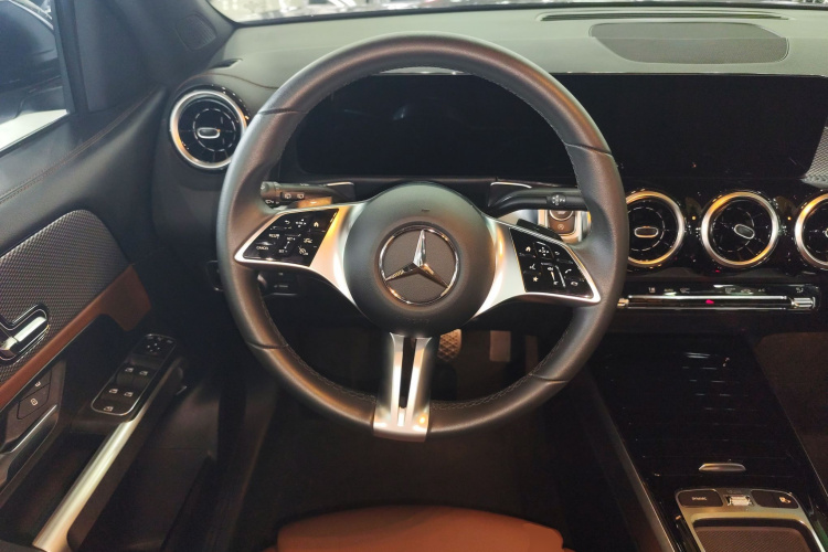 奔驰GLB 2024款 GLB 200 时尚型中控内饰13