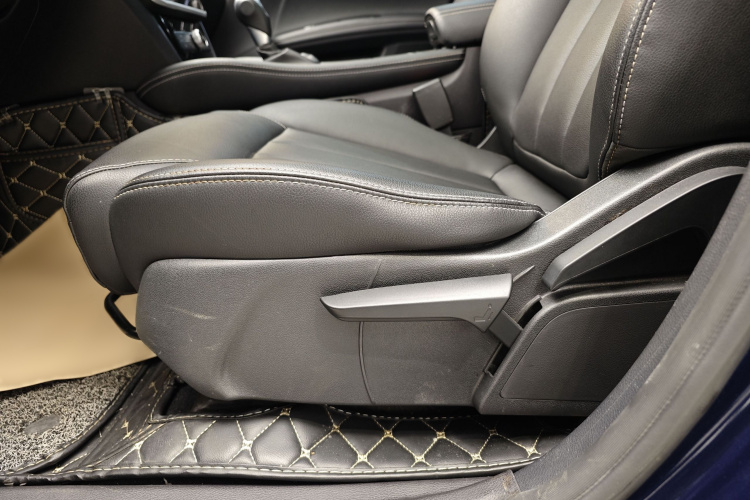 比亚迪 宋MAX 2017款 1.5T 自动智联精英型 7座中控内饰7004