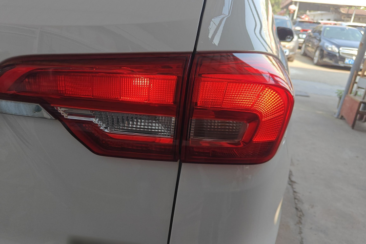 哈弗M6 2019款 1.5T 手动两驱精英型 国VI车身外观9