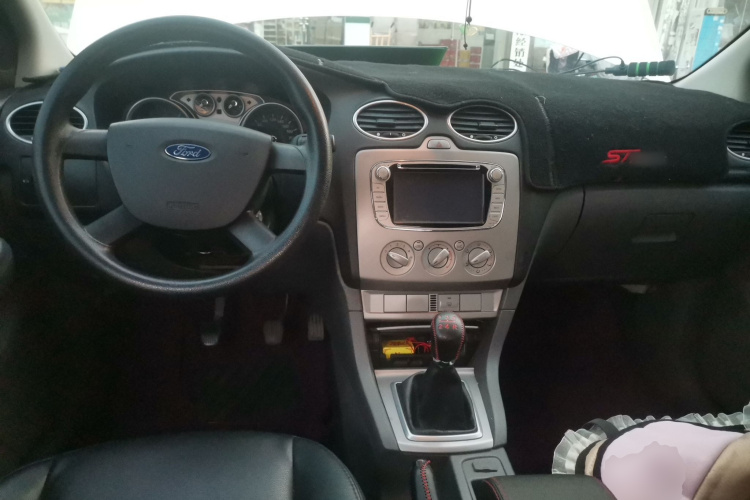 福特 福克斯 2013款 两厢经典 1.8L 手动基本型中控内饰12