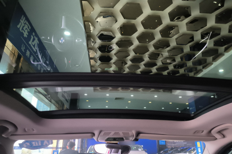 宝马1系 2019款 118i M运动套装中控内饰22