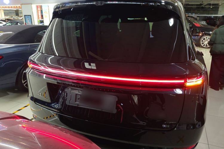 理想汽车 理想L9 2025款 Ultra 智能焕新版车身外观6