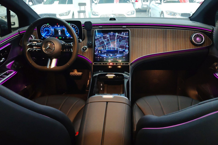 奔驰EQE 2022款 350 先锋版中控内饰12