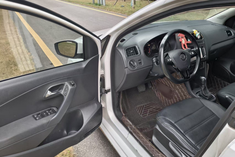 大众 Polo 2016款 1.6L 自动舒适型中控内饰20