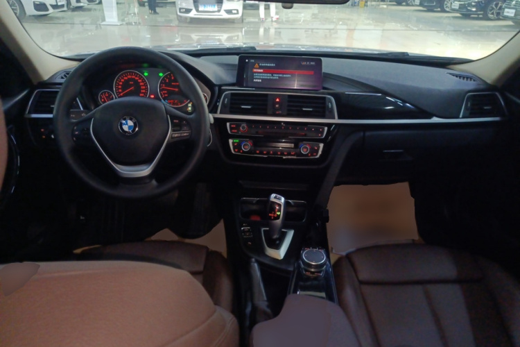 宝马3系 2019款 320Li 时尚型中控内饰12