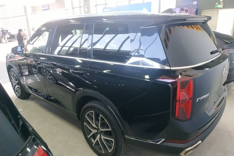 广汽传祺 传祺GS8 2022款 领航系列 2.0TGDI 四驱豪华智联版（七座）车身外观4