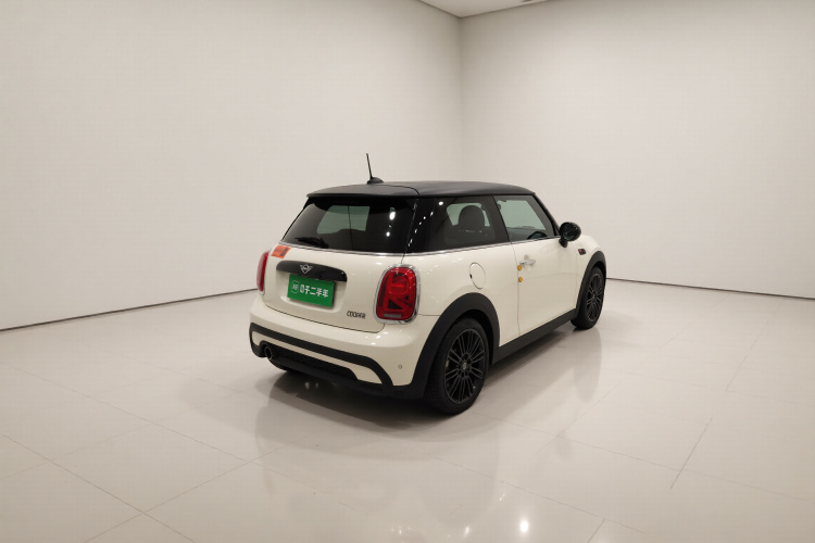 MINI 2022款 改款 1.5T COOPER 艺术家车身外观7
