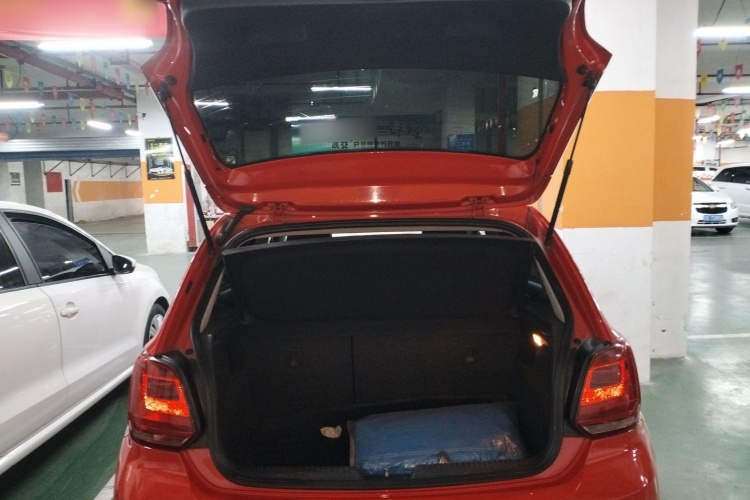 大众 Polo 2014款 1.4L 自动舒适版机舱底盘23