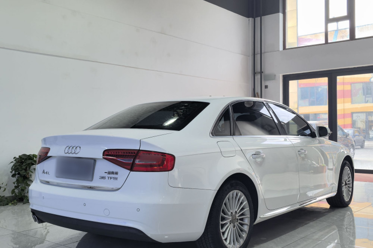 奥迪A4L 2015款 35 TFSI 自动舒适型车身外观6005