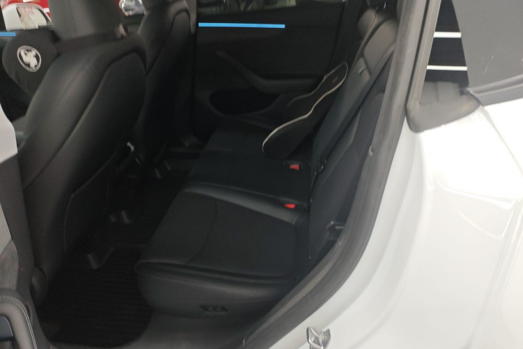 特斯拉 Model Y 2025款 长续航全轮驱动版中控内饰21
