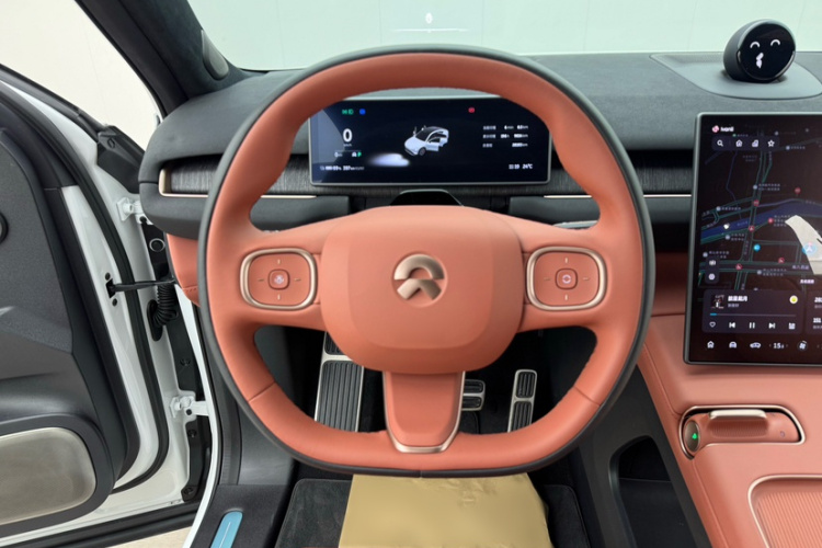 蔚来EC7 2024款 75kWh中控内饰7012