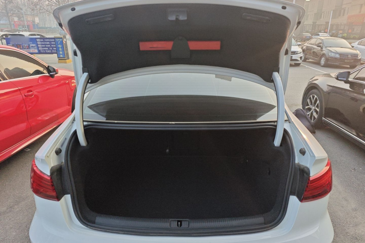 奥迪A3 2020款 Limousine 35 TFSI 进取型 国VI机舱底盘23