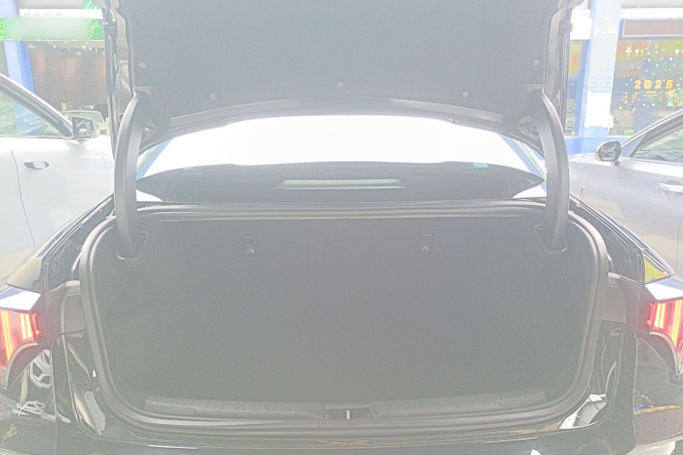 领克03 2023款 1.5TD DCT劲Plus机舱底盘23