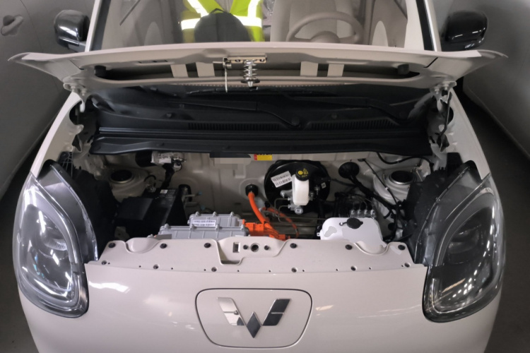 五菱汽车 宏光MINIEV 2025款 四门版 进阶款机舱底盘24