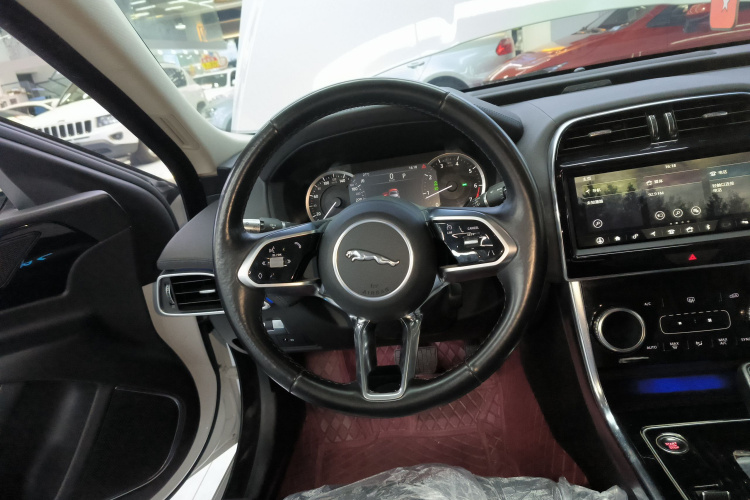 捷豹XEL 2020款 2.0T 200PS S进取优雅版局部细节13