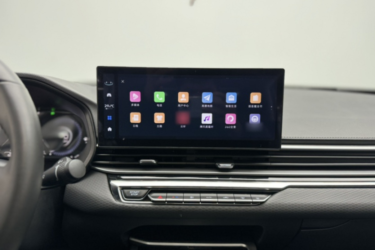 吉利汽车 帝豪 2023款 第4代冠军版 1.5L CVT尊贵型中控内饰7002