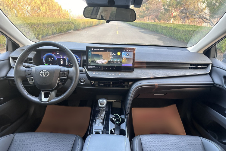 丰田 凯美瑞 2024款  双擎 2.0HG 尊贵版中控内饰7002