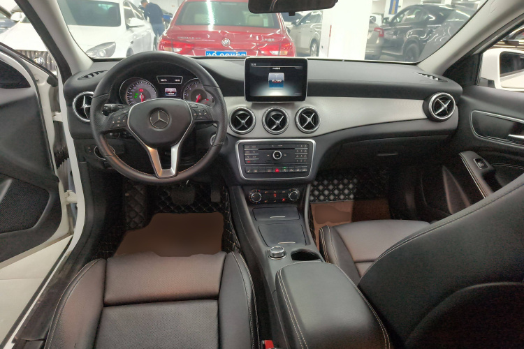 奔驰GLA 2016款 GLA 220 4MATIC 时尚型中控内饰12