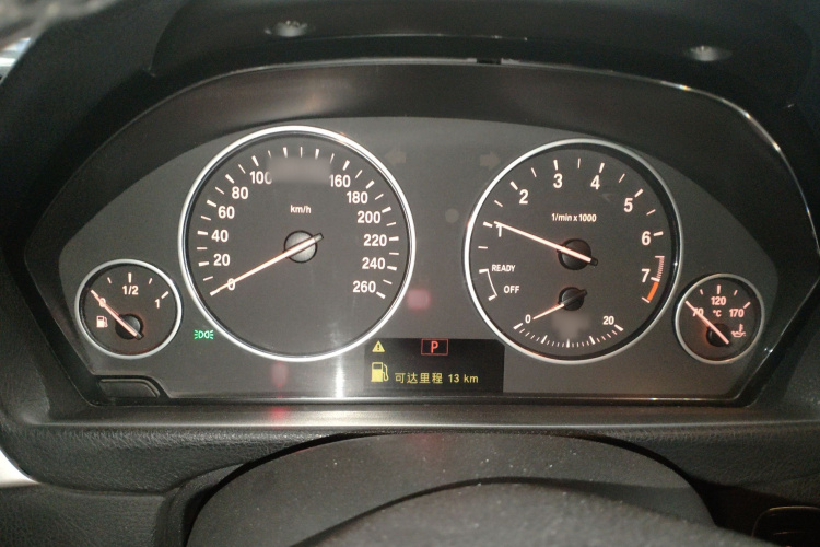 宝马3系 2014款 320i 时尚型局部细节14