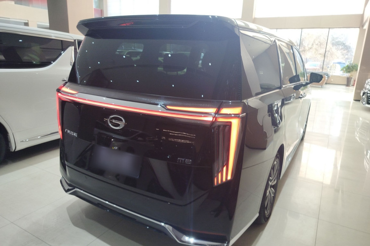 广汽传祺 传祺M8 2024款 大师系列 400T 至尊版车身外观7