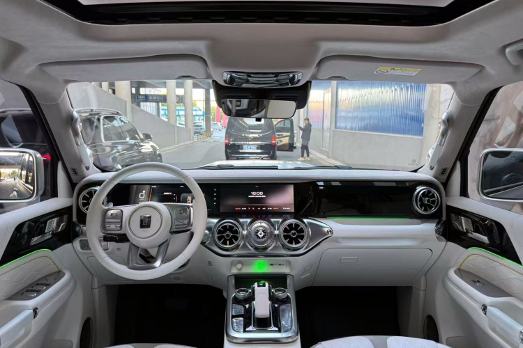 超境汽车 共创坦克300 2021款 2.0T 赛博坦克中控内饰7001