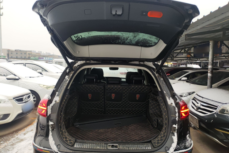 红旗HS5 2022款 2.0T 智联旗享四驱版机舱底盘23