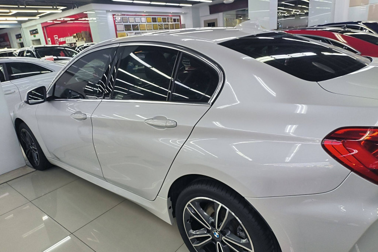 宝马1系 2023款 120i M运动版车身外观4