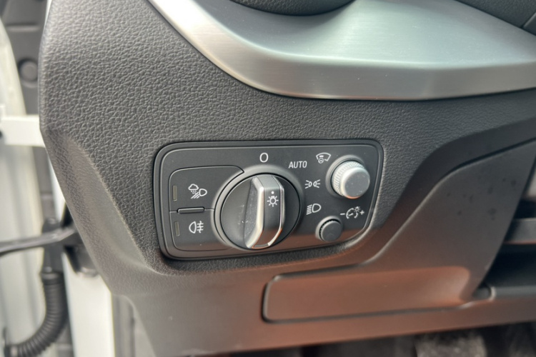 奥迪Q2L 2018款 35 TFSI 豪华致雅型 国V中控内饰7007