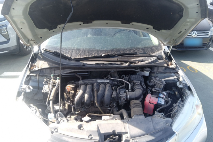 本田 锋范 2015款 1.5L 手动豪华版机舱底盘24