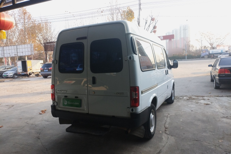 江铃 特顺 2021款 2.8T空间王金牛款短轴中高顶6座柴油国VI JX493车身外观7