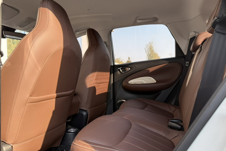 五菱汽车 五菱缤果 2023款 333km 灵犀互联款中控内饰7003