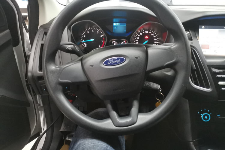 福特 福克斯 2017款 两厢 1.6L 自动舒适型智行版中控内饰13