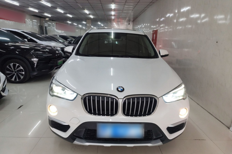 宝马X1 2019款 xDrive20Li 尊享型车身外观2