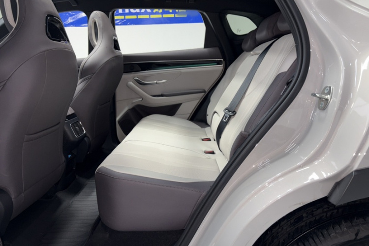 比亚迪 宋PLUS新能源 2025款 EV 智驾版 520km 尊贵型中控内饰7002