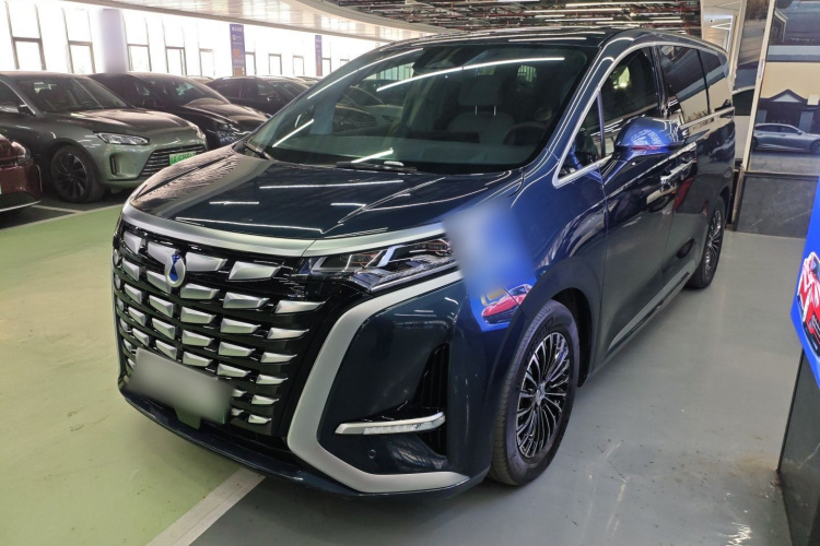 腾势D9 2022款 DM-i 970 四驱尊荣型车身外观1