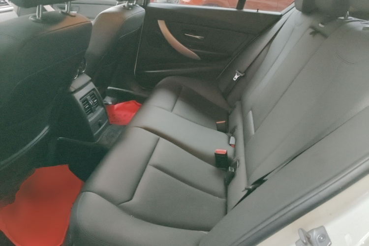 宝马3系 2015款 320i 超悦版时尚型中控内饰21